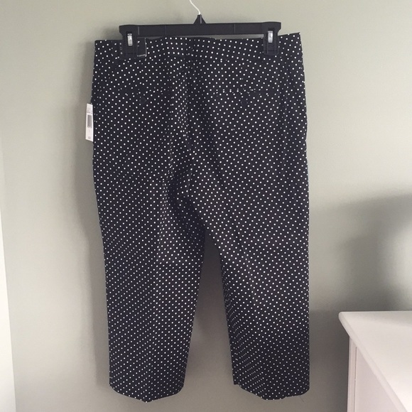 Larry Levine Slim Leg Crop Pants - Picture 2 of 3